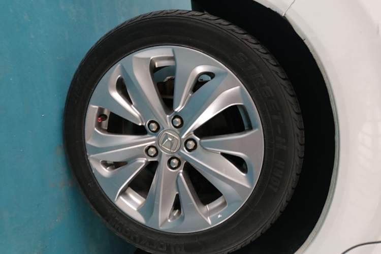 Used Honda Jade 2017 1.8L automatic Comfort version 5 seats Right Rear Wheel Hub
