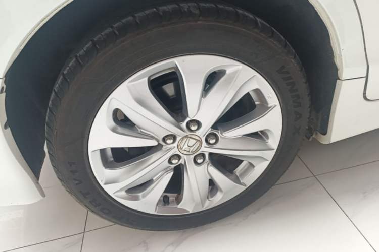 Used Honda Jade 2017 1.8L automatic Comfort version 5 seats Right Rear Wheel Hub