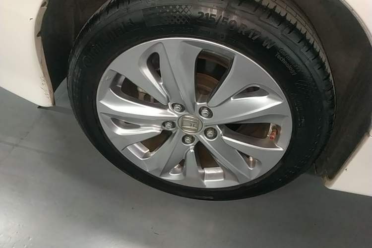 Used Honda Jade 2017 1.8L automatic Comfort version 5 seats Right Rear Wheel Hub