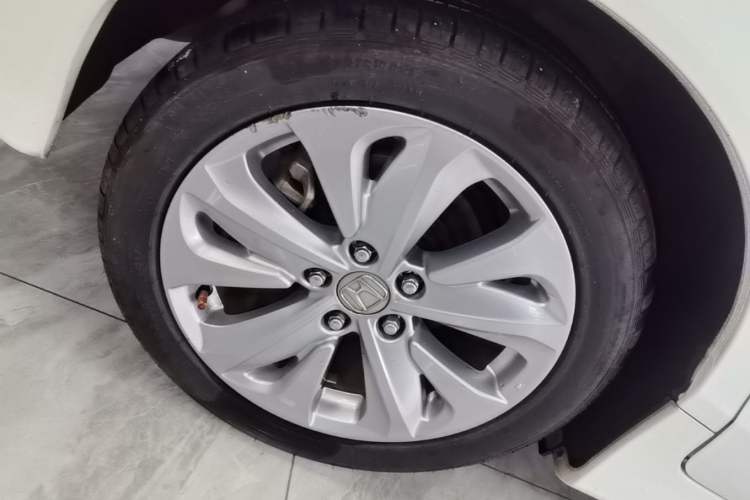 Used Honda Jade 2017 1.8L automatic Comfort version 5 seats Right Rear Wheel Hub