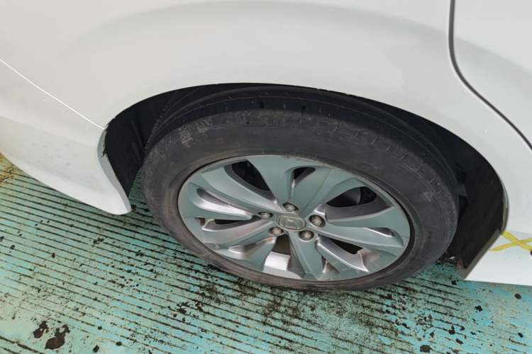 Used Honda Jade 2017 1.8L automatic Comfort version 5 seats Right Rear Wheel Hub