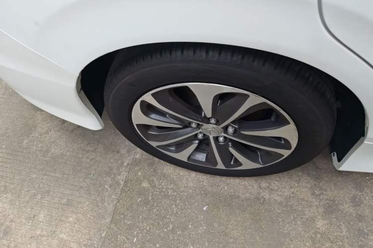 Used Honda Jade 2017 210TURBO CVT Fashion Edition 5-seater Right Rear Wheel Hub
