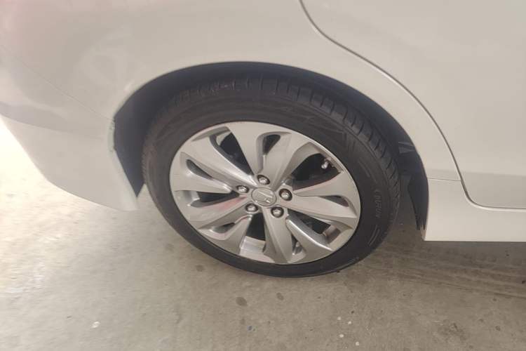 Used Honda Jade 2017 1.8L automatic Comfort version 5 seats Right Rear Wheel Hub