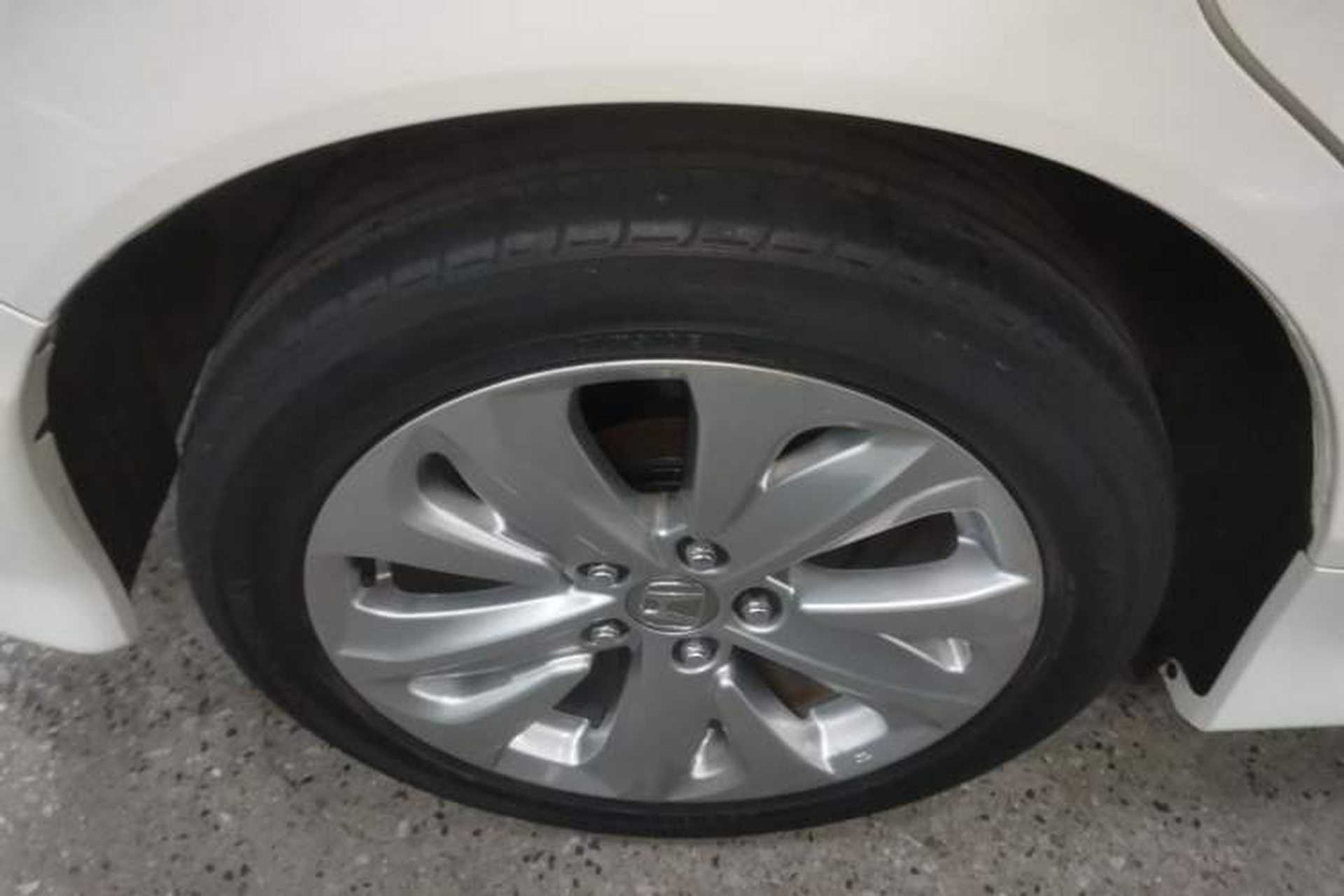 Used Honda Jade 2017 1.8L automatic Comfort version 5 seats Right Rear Wheel Hub