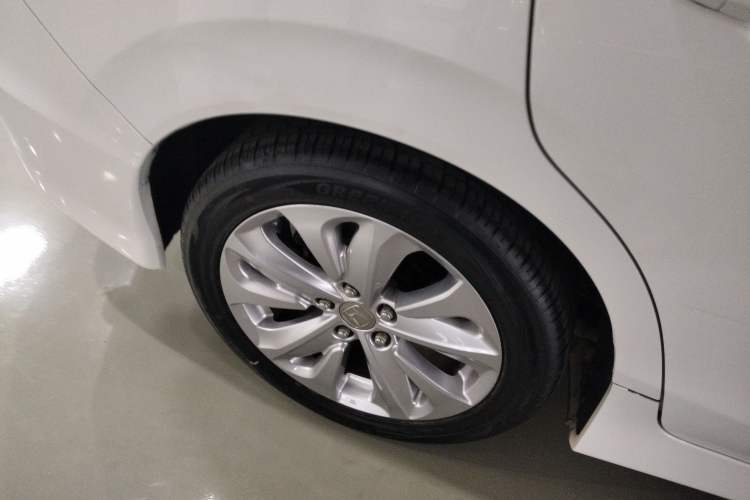 Used Honda Jade 2017 1.8L automatic Comfort version 5 seats Right Rear Wheel Hub