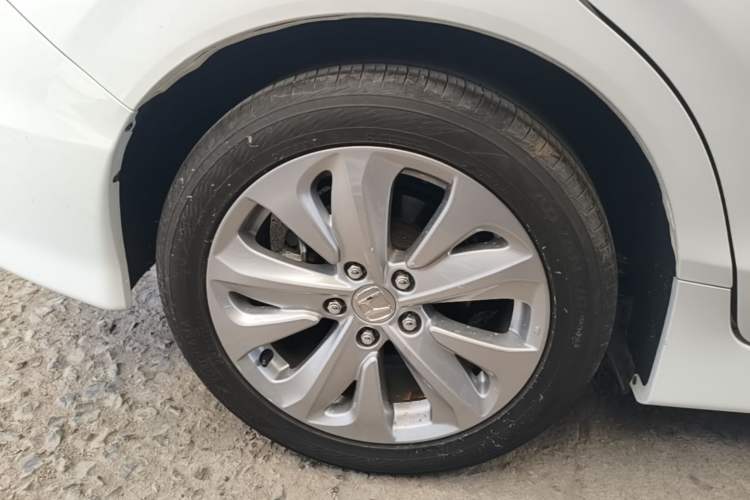 Used Honda Jade 2017 1.8L automatic Comfort version 5 seats Right Rear Wheel Hub