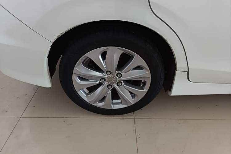 Used Honda Jade 2017 1.8L automatic Comfort version 5 seats Right Rear Wheel Hub