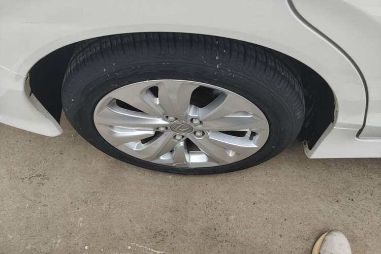 Used Honda Jade 2017 1.8L automatic Comfort version 5 seats Right Rear Wheel Hub