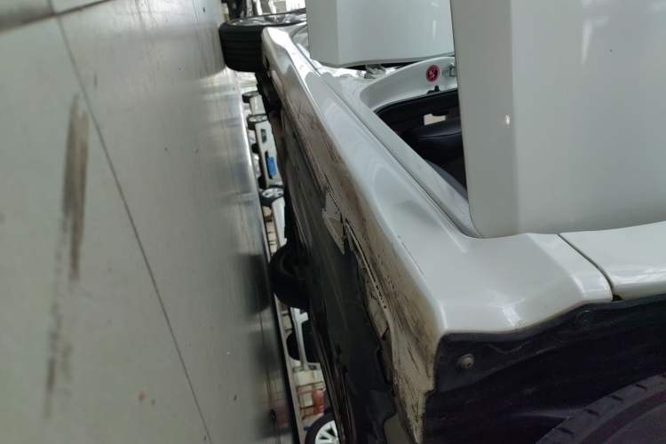 Used Honda Jade 2017 1.8L automatic Comfort version 5 seats Right Side Sill