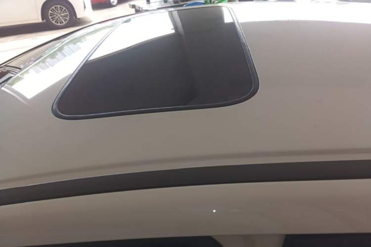 Used Honda Jade 2017 1.8L automatic Comfort version 5 seats Roof