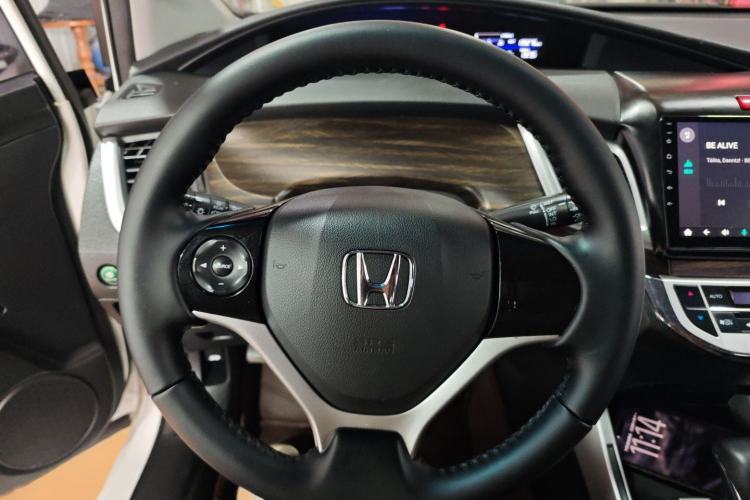 Used Honda Jade 2017 1.8L automatic Comfort version 5 seats Steering Wheel
