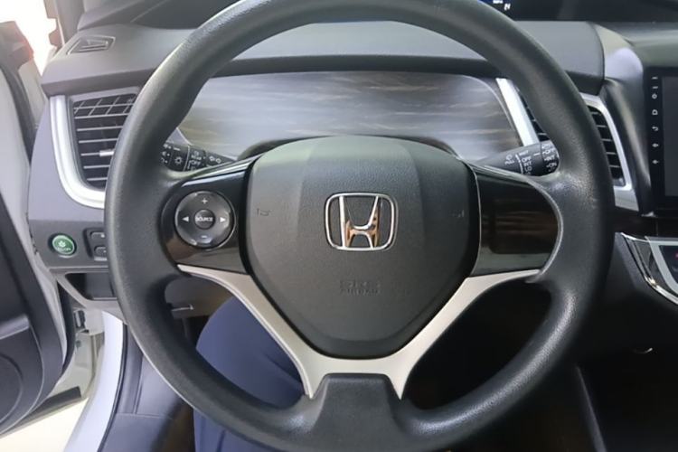 Used Honda Jade 2017 1.8L automatic Comfort version 5 seats Steering Wheel