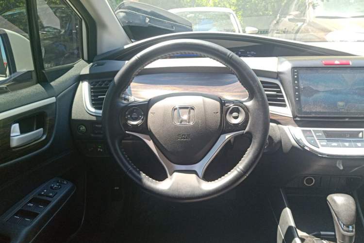Used Honda Jade 2017 1.8L automatic Comfort version 5 seats Steering Wheel