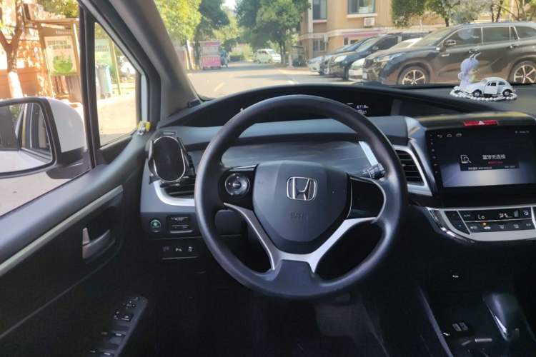 Used Honda Jade 2017 1.8L automatic Comfort version 5 seats Steering Wheel