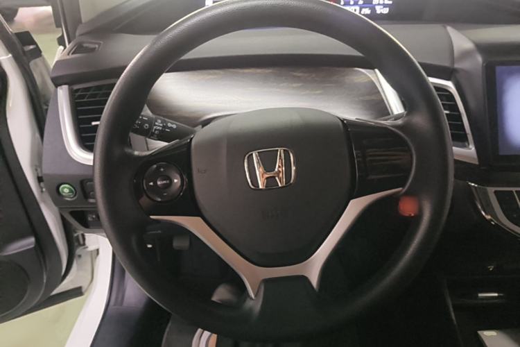 Used Honda Jade 2017 1.8L automatic Comfort version 5 seats Steering Wheel