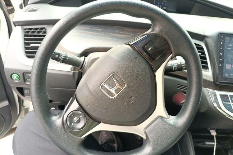 Used Honda Jade 2017 1.8L automatic Comfort version 5 seats Steering Wheel