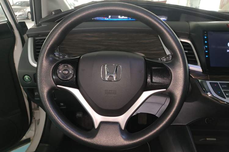 Used Honda Jade 2017 1.8L automatic Comfort version 5 seats Steering Wheel