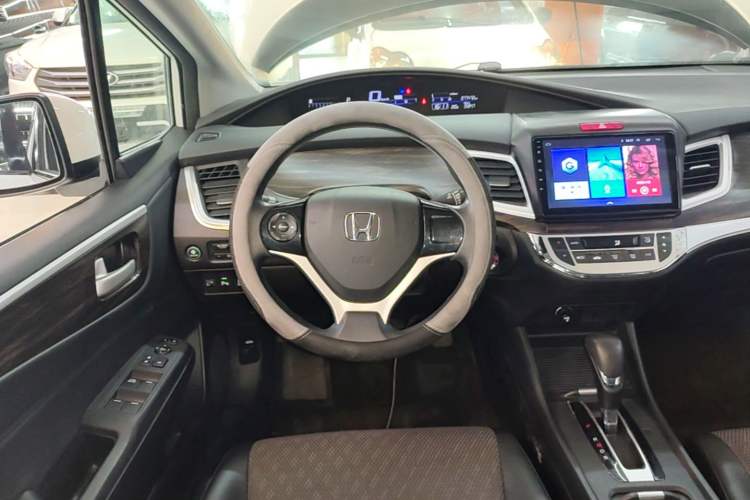 Used Honda Jade 2017 1.8L automatic Comfort version 5 seats Steering Wheel