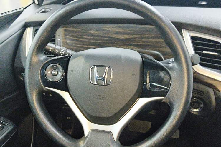 Used Honda Jade 2017 1.8L automatic Comfort version 5 seats Steering Wheel