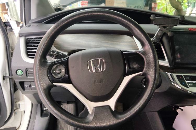 Used Honda Jade 2017 1.8L automatic Comfort version 5 seats Steering Wheel
