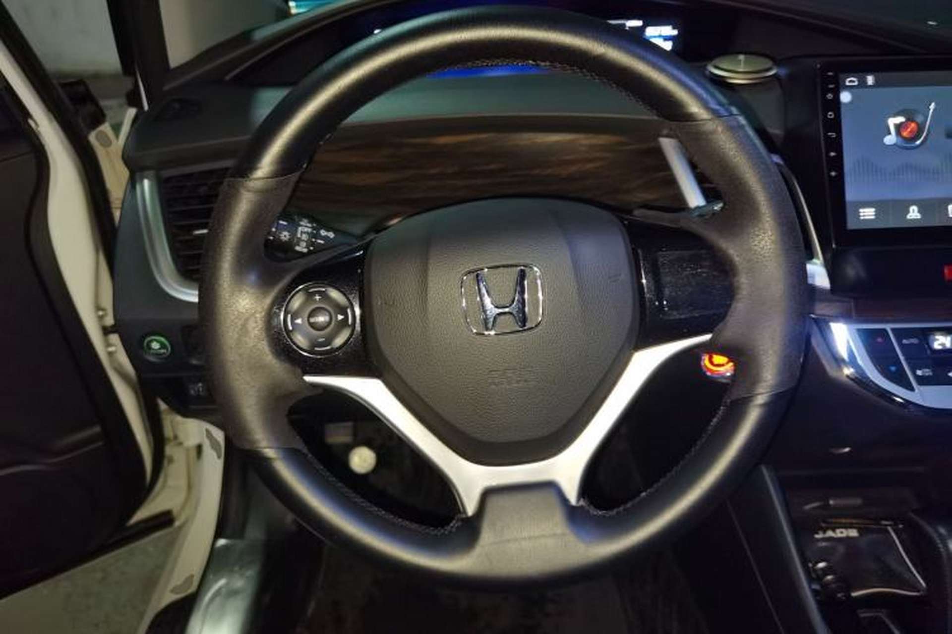 Used Honda Jade 2017 1.8L automatic Comfort version 5 seats Steering Wheel