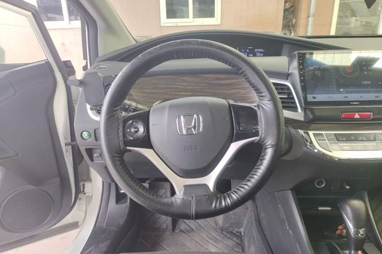 Used Honda Jade 2017 1.8L automatic Comfort version 5 seats Steering Wheel