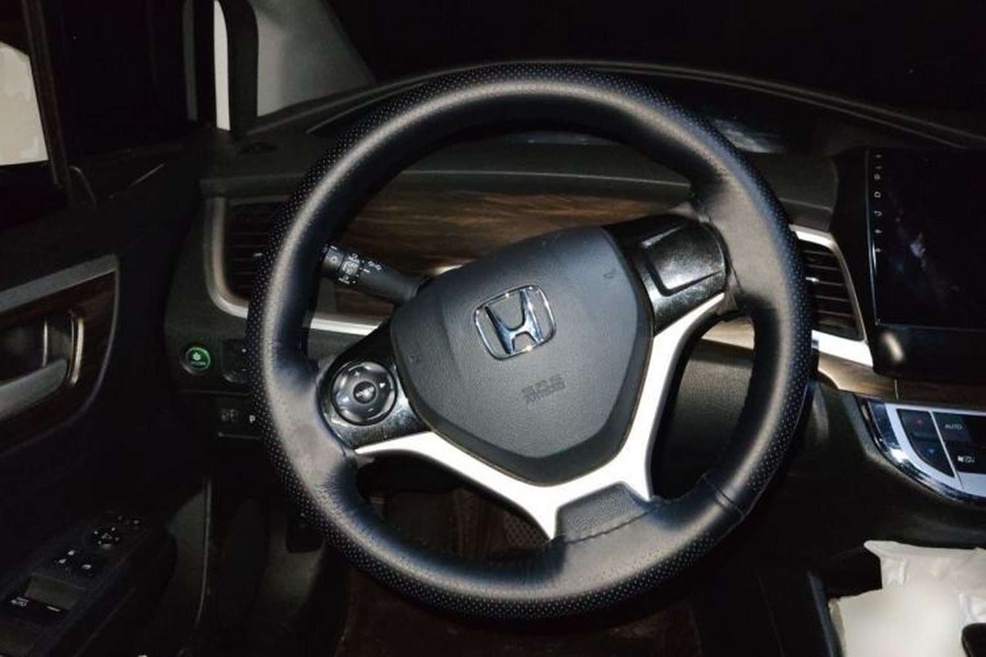 Used Honda Jade 2017 1.8L automatic Comfort version 5 seats Steering Wheel