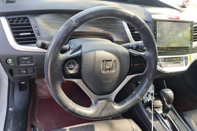Used Honda Jade 2017 1.8L automatic Comfort version 5 seats Steering Wheel