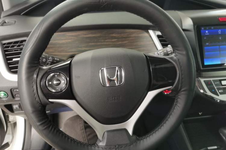 Used Honda Jade 2017 1.8L automatic Comfort version 5 seats Steering Wheel