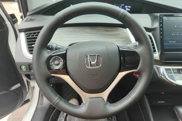 Used Honda Jade 2017 1.8L automatic Comfort version 5 seats Steering Wheel