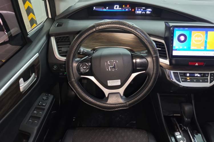 Used Honda Jade 2017 1.8L automatic Comfort version 5 seats Steering Wheel