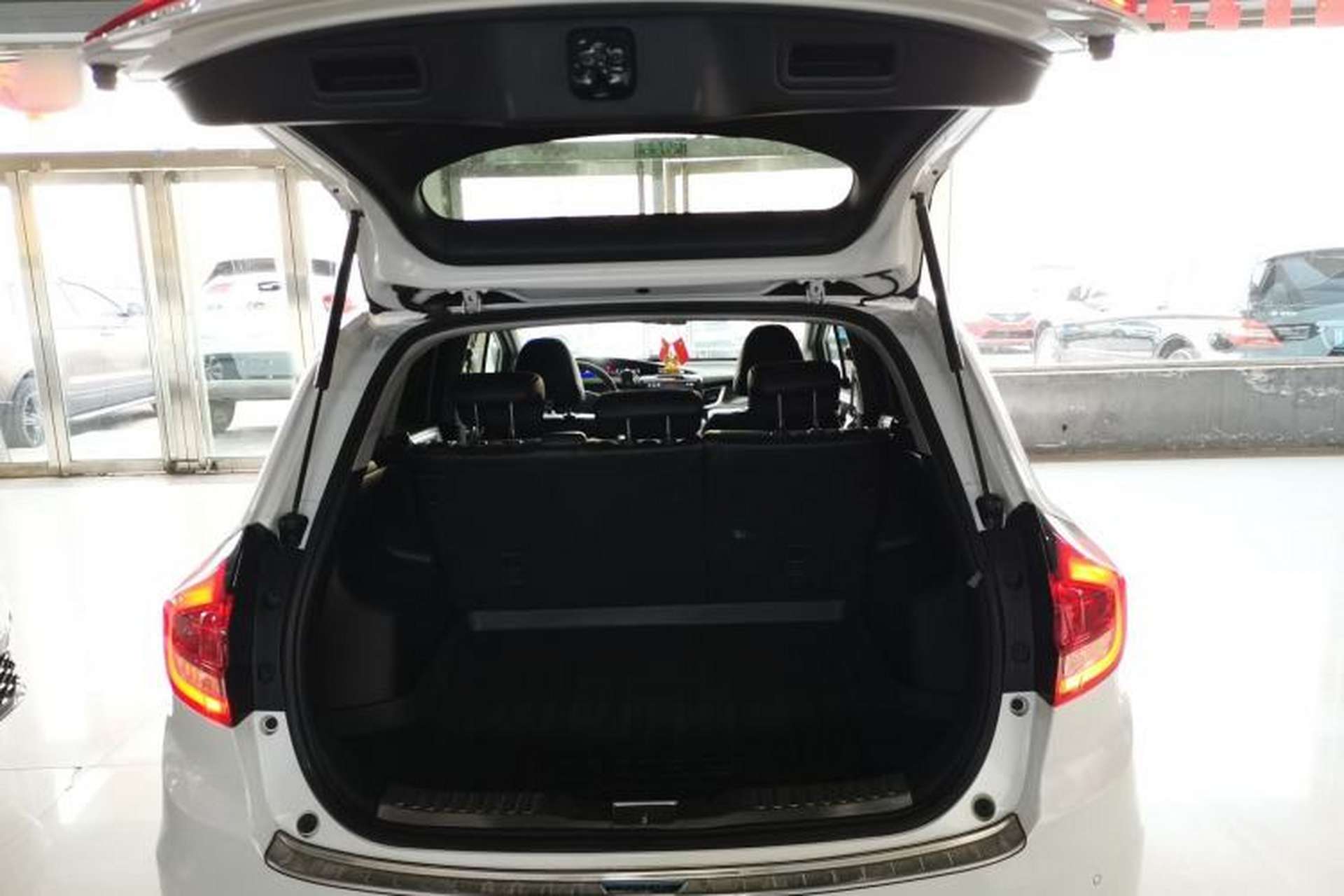 Used Honda Jade 2017 1.8L automatic Comfort version 5 seats Trunk