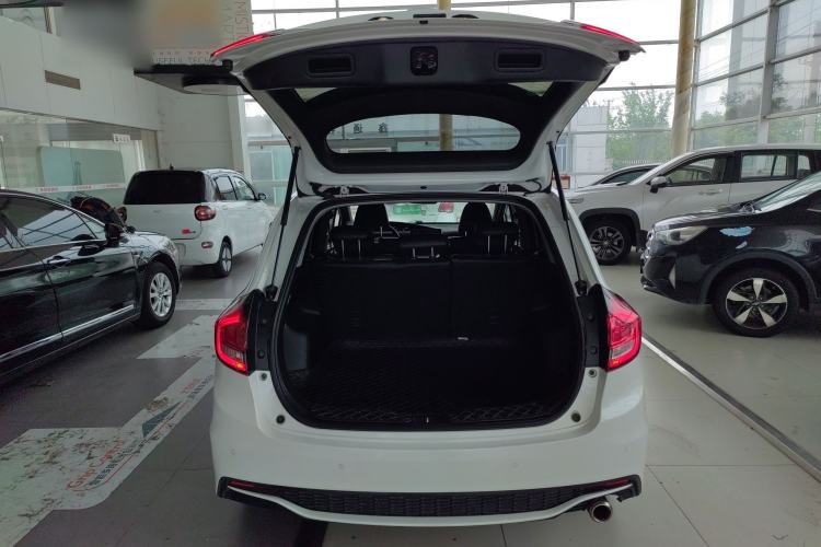 Used Honda Jade 2017 1.8L automatic Comfort version 5 seats Trunk