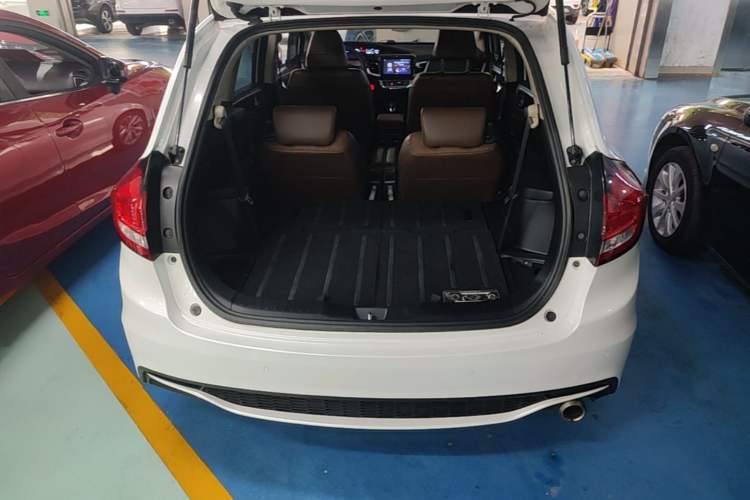 Used Honda Jade 2017 1.8L automatic Comfort version 6 seats Trunk