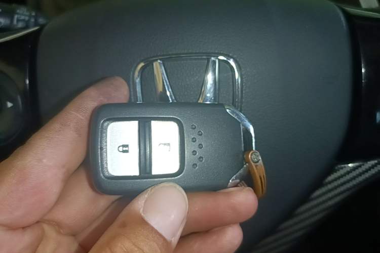 Used Honda Jade 2017 1.8L automatic Comfort version 5 seats Vehicle Key