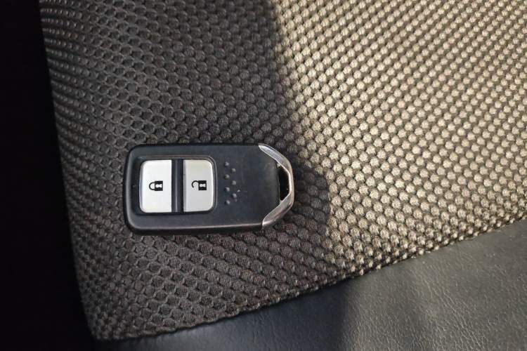Used Honda Jade 2017 1.8L automatic Comfort version 5 seats Vehicle Key