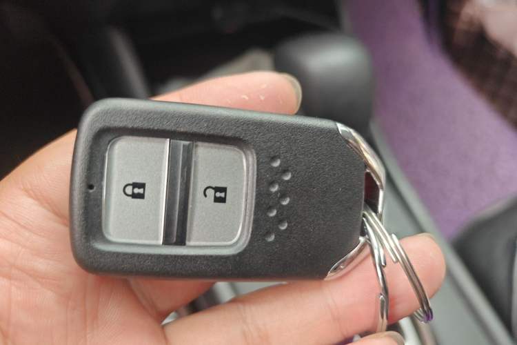 Used Honda Jade 2017 1.8L automatic Comfort version 5 seats Vehicle Key