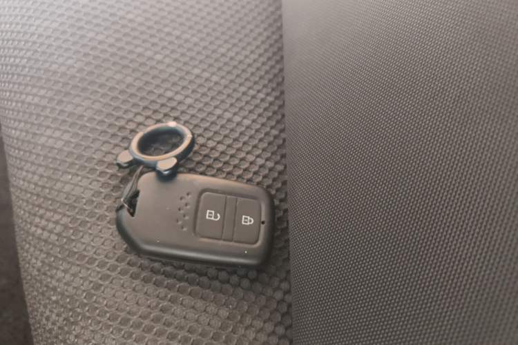 Used Honda Jade 2017 1.8L automatic Comfort version 5 seats Vehicle Key