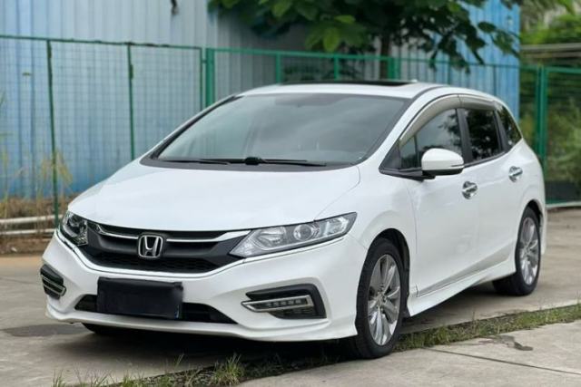 Honda Jade 2017 1.8L automatic Comfort version 5 seats usado