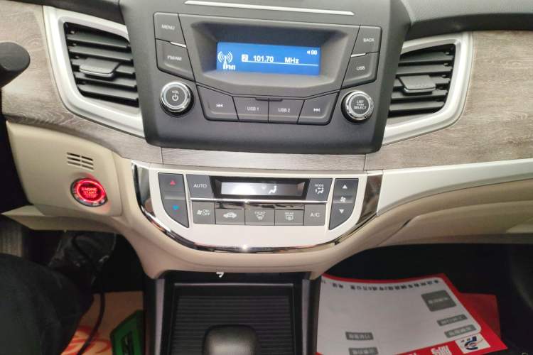 Used Honda Jade 2017 1.8L automatic Comfort version 5 seats Audio And AC Panel