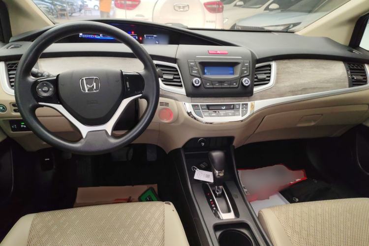 Used Honda Jade 2017 1.8L automatic Comfort version 5 seats Center Console