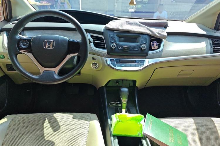 Used Honda Jade 2017 1.8L automatic Comfort version 5 seats Center Console
