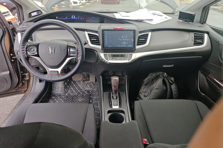 Used Honda Jade 2017 1.8L Automatic Classic Edition 5 seats Center Console