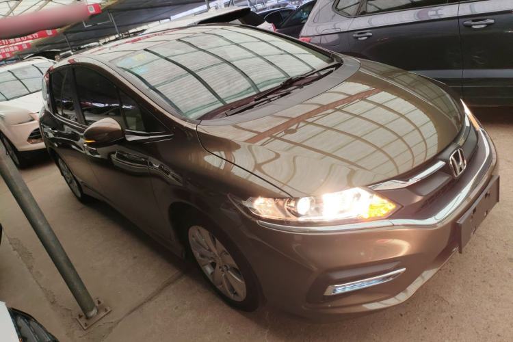 Used Honda Jade 2017 1.8L automatic Comfort version 5 seats Front Right 45 Deg