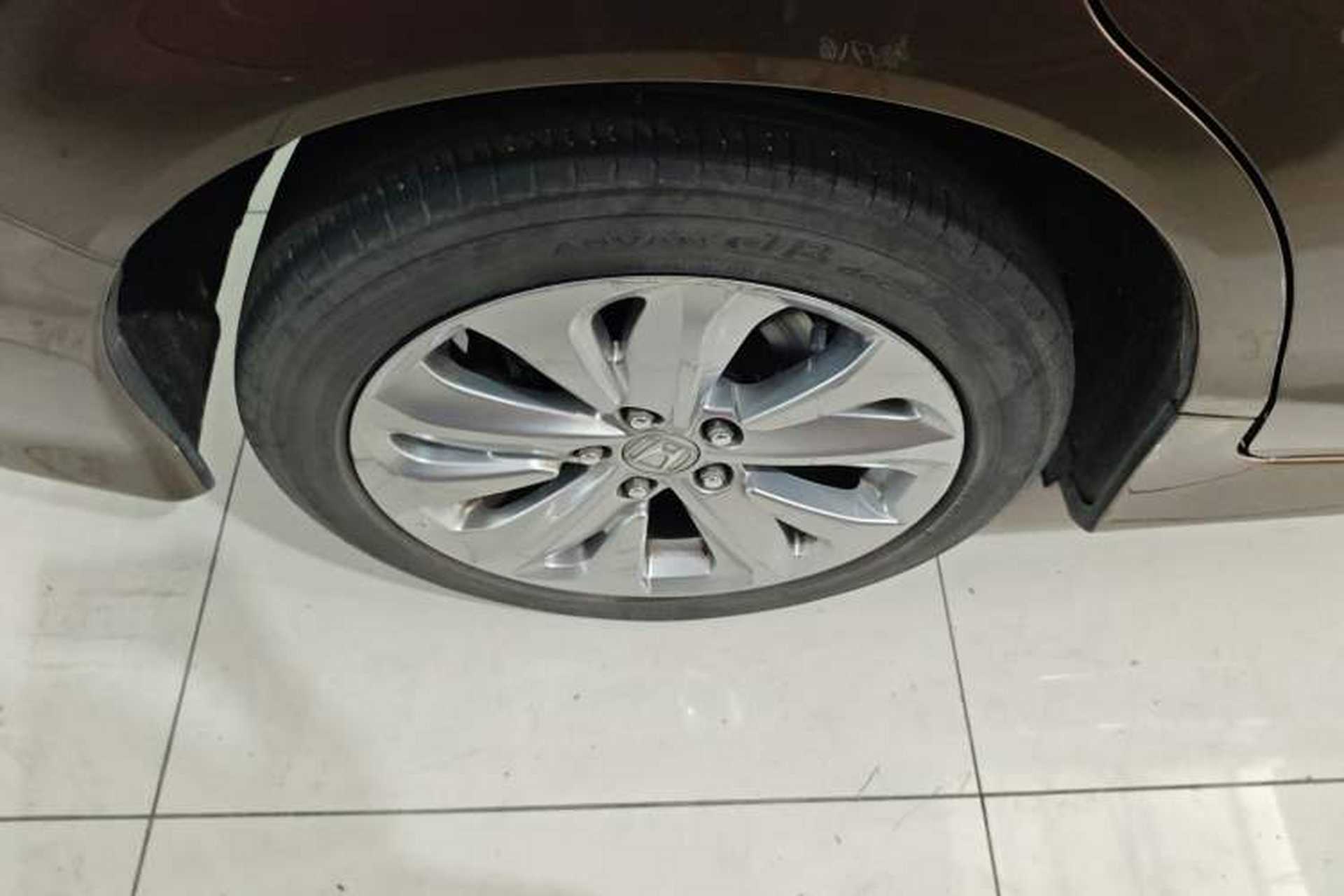 Used Honda Jade 2017 1.8L automatic Comfort version 5 seats Right Rear Wheel Hub