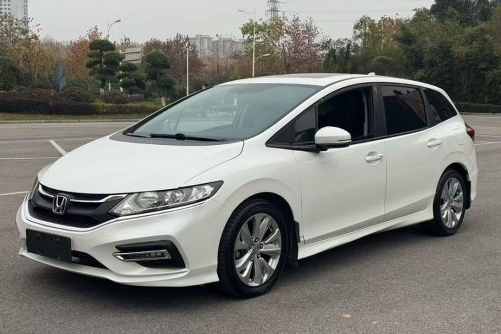 Used Honda Jade 2020 1.8L automatic Comfort version Front Left 45 Deg