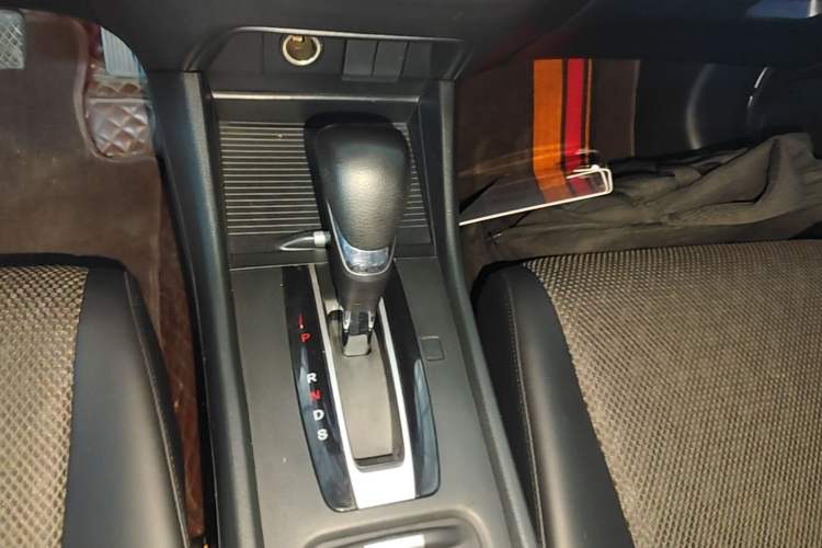 Used Honda Jade 2020 1.8L automatic Comfort version Gear Lever