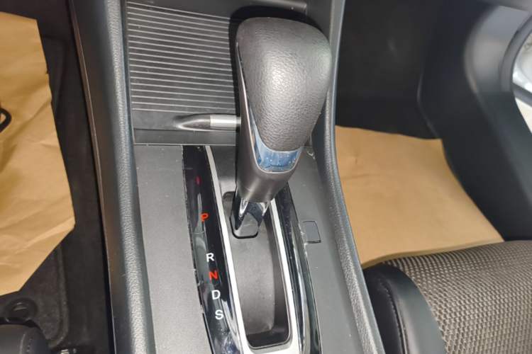 Used Honda Jade 2020 1.8L automatic Comfort version Gear Lever