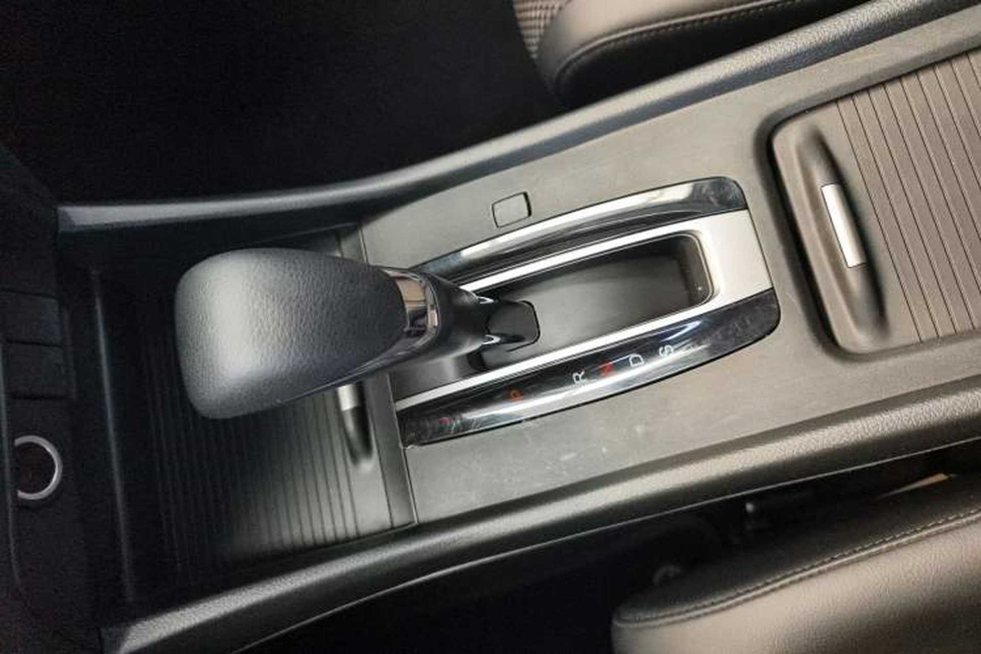Used Honda Jade 2020 1.8L automatic Comfort version Gear Lever