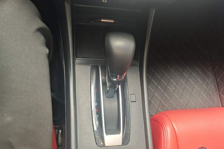 Used Honda Jade 2020 1.8L automatic Comfort version Gear Lever